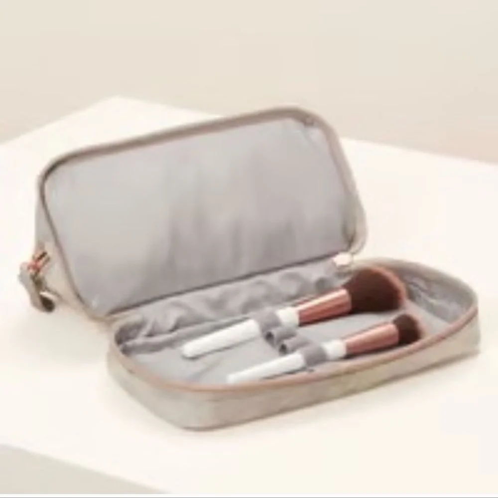 Stella & Dot - crush it bag-light grey camo. Cosmetic pouch. 5.5x4.18" NWT - Picture 2 of 5